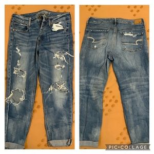 American eagle medium wash distressed TomGirl jeans - size 10